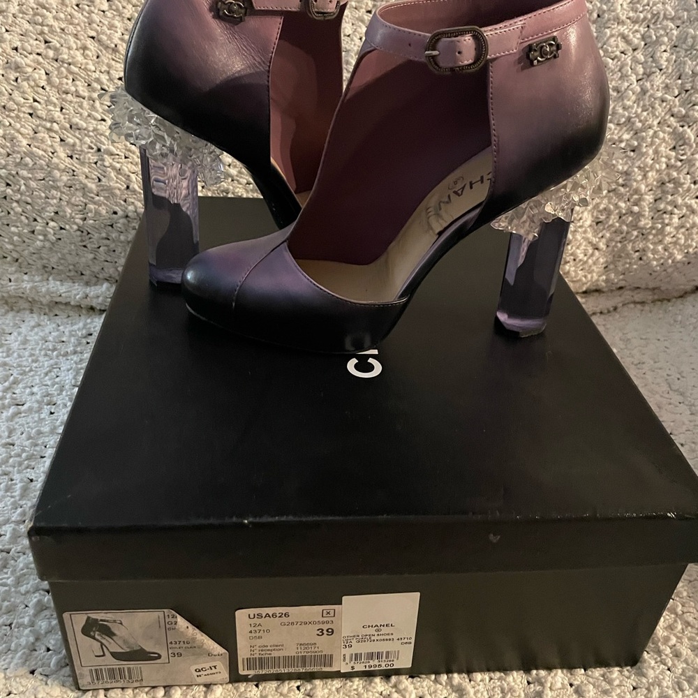Chanel leather heels absolutely gorgeous